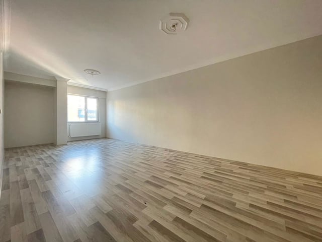 RE/MAX CENTRAL'DAN ATATÜRK CADDESİ ÜZERİNDE 8 YILLIK ARAKAT 3+1