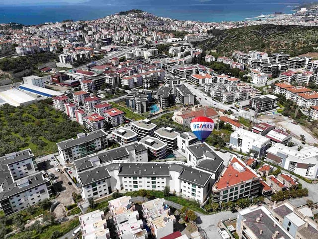 KUŞADASINDA SATILIK 3+1 DAIRE SITE IÇI