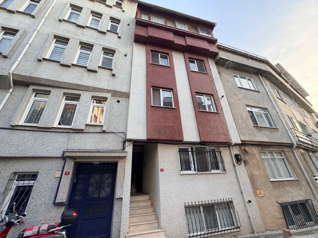 ÜSKÜDAR'DA YERİ VE KONUMU İYİ, MASRAFSIZ SATILIK 2+1