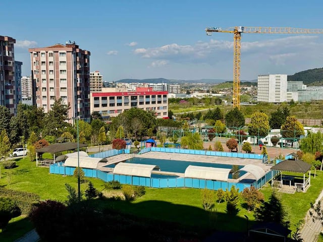 SAĞLAM BAHÇE EVLERİ'NDE ÖNÜ AÇIK, PEYZAJ MANZARALI SATILIK 3+1 DAİRE