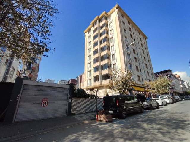 BAĞCILAR DEVLET HASTANESINE YAKIN SITEDE 2+1 SATILIK DAIRE