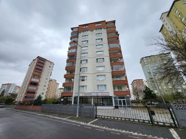 ESENYURT MAHALLESI MILLET BAHÇESI KARŞISI 4+1 KIRALIK DAIRE