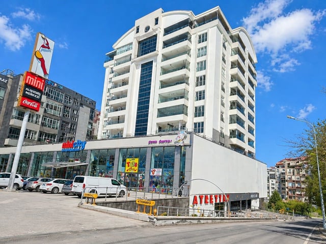 NATAYOLU CAD. ÜZERİNDE,CADDE CEPHELİ METROYA KOMŞU SATILIK 3+1