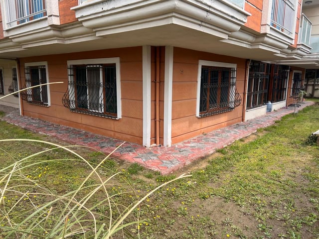 KULE'DEN B.CEKMECE  PINARTEPEDE BAHCE KULLANIMLI 3+1 SATILIK DAİRE