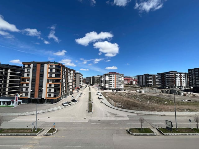 REMAX ARTIS'DEN KOMBINA CADDESINDE SATILIK 1+1 DAIRE