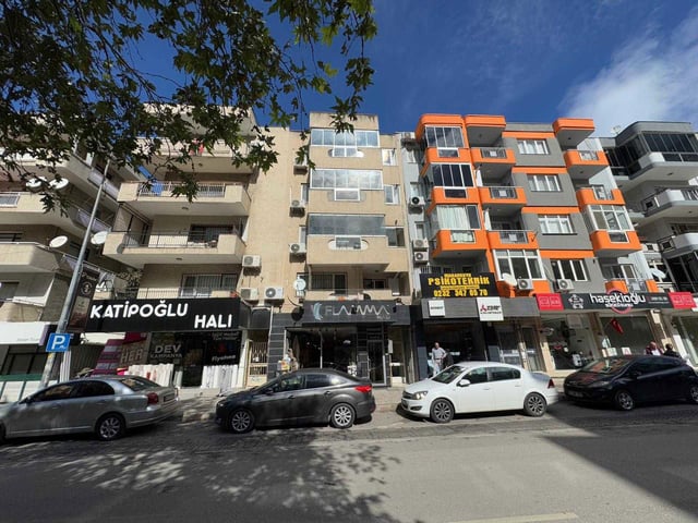 68 BORNOVA KAZIMDIRIK MAHALLESI'NDE CADDE ÜZERI EŞYALI KIRALIK DAIRE