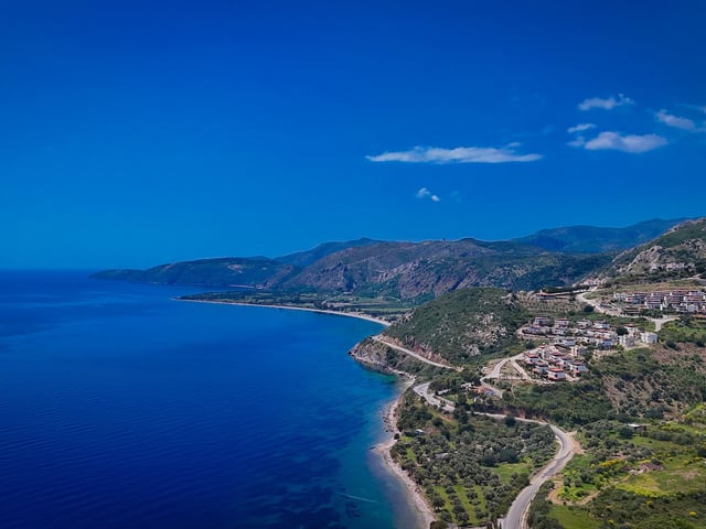 MUĞLA MİLAS ÇÖKERTMEDE CENNET GİBİ BİR DOĞAYA VE DENIZE SAHİP HAVUZLU SİTEDE DAIRE