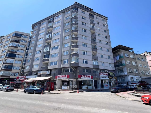 LİSE CADDESİNDE DİŞ HASTANESİNE CEPHE KİRALIK 3+1 DAİRE