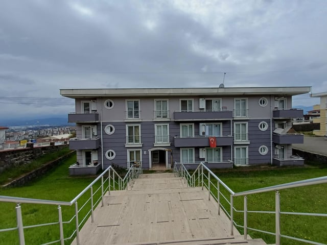 REMAX MAVİ RIDVAN GEDİKTEN KEMALPAŞADA KAMPÜSE 1500 METRE MESAFEDE EŞYALI KİRALIK 2+1 DAİRE