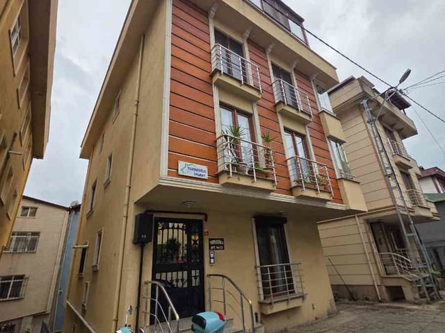 İÇERENKÖY'DE M8 METROSUNA YAKIN SATILIK 2+1 DAİRE