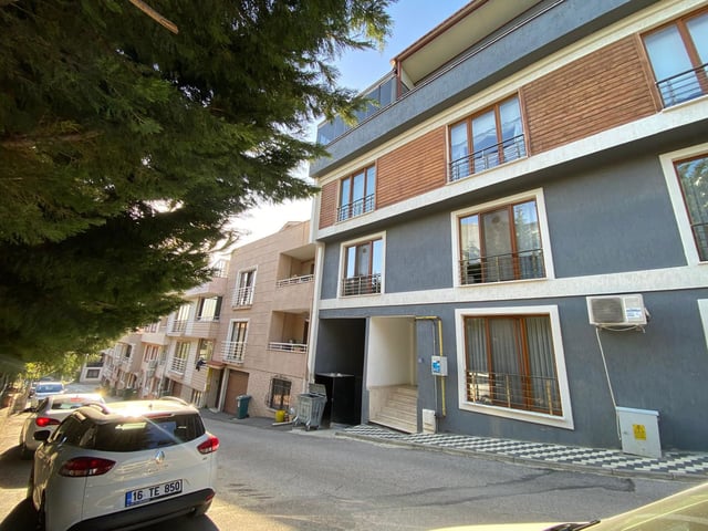 REMAX BEYAZ ÜÇEVLER'DE 100 M2 EBEVEYN BANYOLU SATILIK 2+1