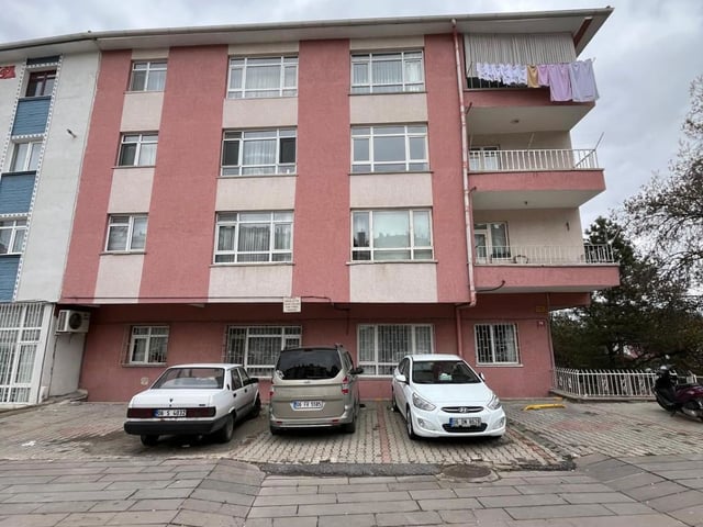MAMAK AŞIKVEYSEL MAH. BAĞLARBAŞI CADDESİNDE 3+1 SATILIK DAİRE