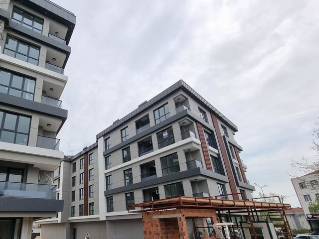 REMAX GELIŞIM'DEN BEYLIKDÜZÜ MEVSIM EVLERI SITESINDE SATILIK 2+1 DAIRE