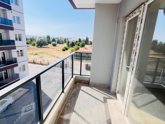 ESENBOĞA'DA EŞYALI HAVUZLU-SPOR SALONLU-SİTE İÇİ 1+1 LÜKS DAİRE