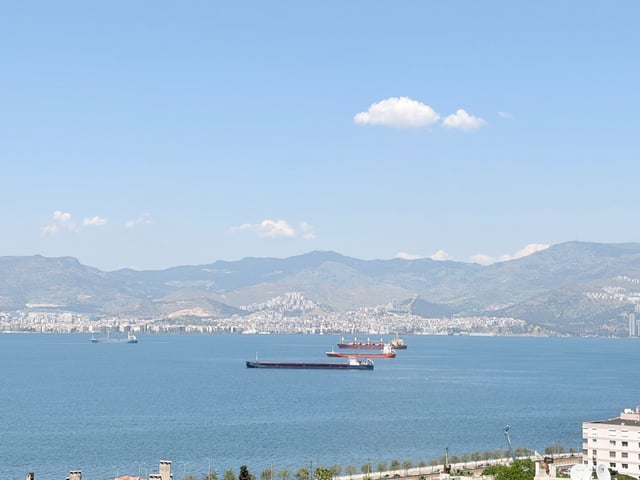 KÜÇÜKYALI'DA DENIZ MANZARALI İÇI SIFIRLANMIŞ LÜKS 2+1 DAIRE