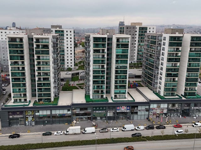 AKGÜN ZÜMRÜT EVLERINDE FULL YAPILI 3+1 | GÜVENLIKLI | OTOPARKLI