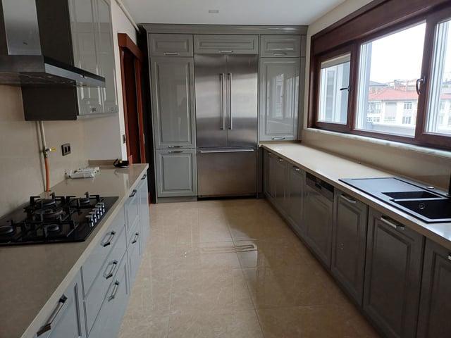 CADDEBOSTAN KADİRAĞA SK. GÖZTEPE PARKINA KOMŞU 4+1+1 250M2 ARAKAT KİRALIK DAİRE
