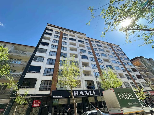 RE/MAX DOĞU'DAN YENİ MAHALLE'DE CADDE ÜZERİNDE 3+1 SATILIK DAİRE