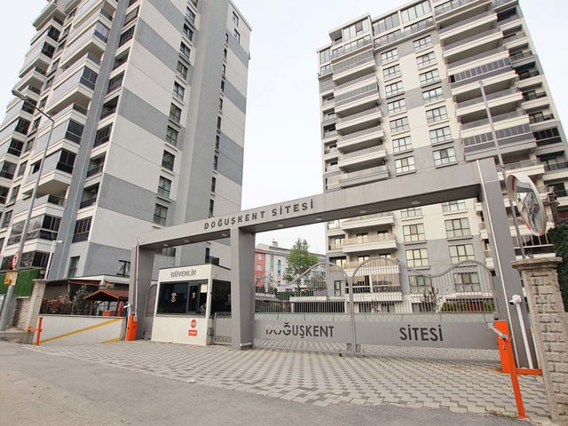REMAX BEYAZ  KARAMAN MAHALLESI  DOĞUŞKENT SITESINDE SATILIK 3+1 DAIRE