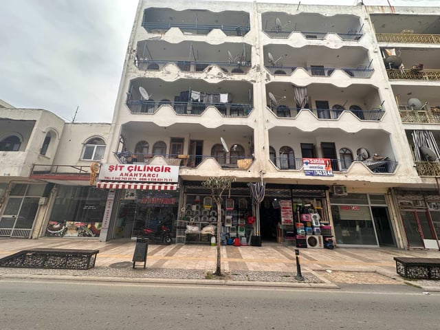 AŞAĞIPAZARCIDA FEVZİ PAŞA CEDDESİNDE IRMAĞA 50 M SATILIK DAİRE