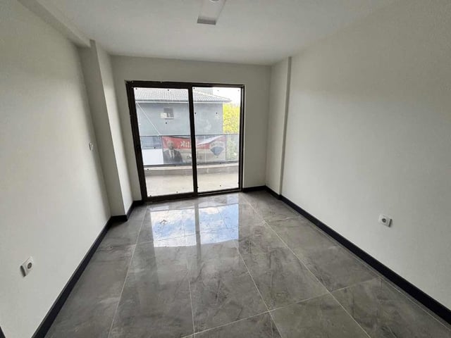 REMAX PARLA DOĞA MANZARALI HAVUZLU 1+1 SİTE İÇERİSİNDE
