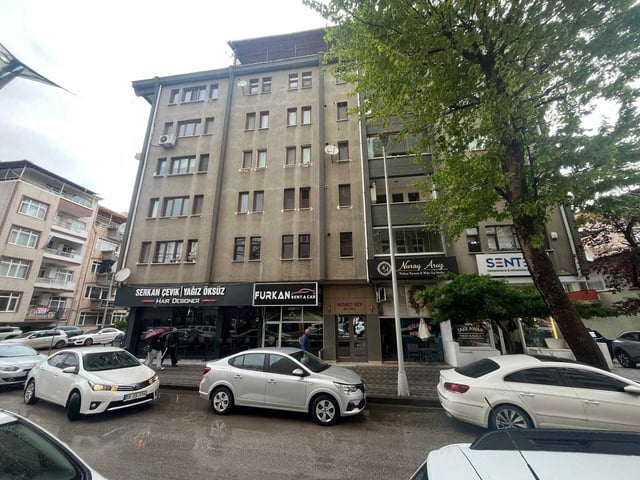 İZMİT KARABAŞ MAHALLESİ ARAKAT ASANSÖRLÜ 150 M2 SATILIK DAİRE