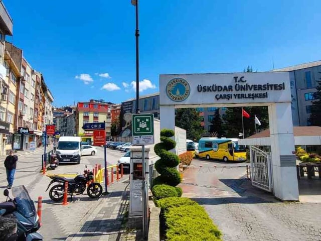 YASİN KURTULUŞ *ÜSKÜDAR ÜNİVERSİTESİ SOKAĞINDA ARA KAT 3+1 KİRALIK DAİRE