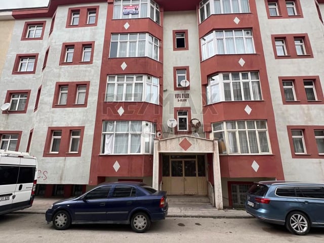 RE/MAX LACİVERT'TEN KOMBİNA'DA SATILIK 3+1 DAİRE