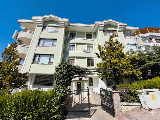 BİRLİK MAHALLESİ ÜÇ CEPHELİ ARA KAT 4+1 KİRALIK DAİRE