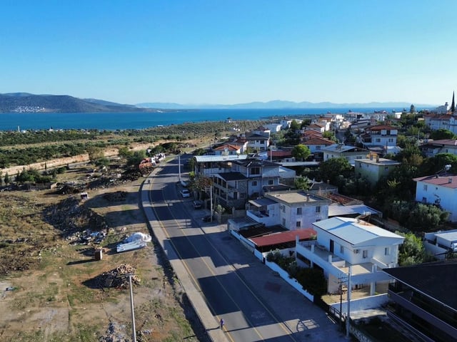 DENİZKÖY'ÜN KALBİNDE YOL ÜSTÜ DENİZ MANZARALI 2+1 BAHÇELİ DAİRE