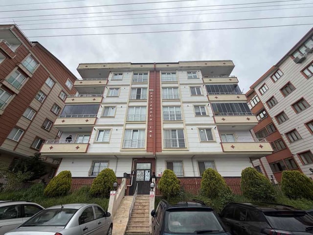 GEBZE BEŞEVLER BARIŞ MAH GENİŞ ÖNÜ AÇIK ARA KAT 3+1