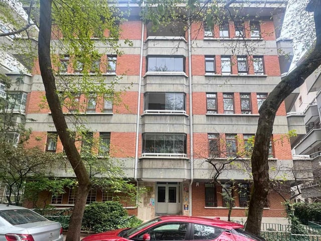 AYRANCI GÜVENEVLER ŞİLİ MEYDANI YAKINI YAPILI 3+1 SATILIK DAİRE