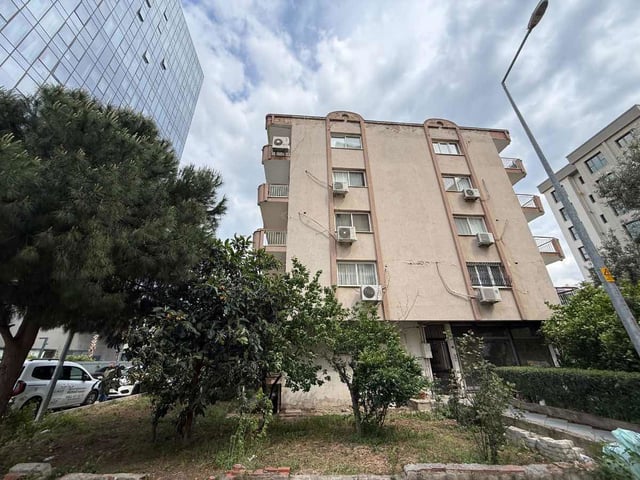 KARŞIYAKA YENİ GİRNE CADDESİNDE KİRALIK DOĞALGAZLI 3+1 DAİRE