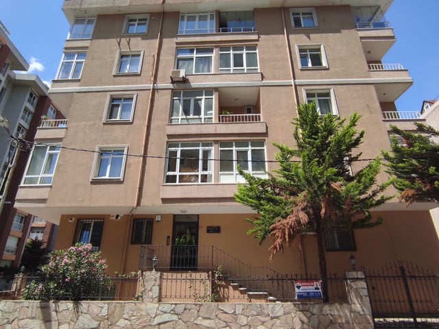 ATAŞEHİR YENİŞEHİR’DE, FLORA EVLERİ’NE KOMŞU, BOŞ, 3 BALKONLU 110M2 2+1