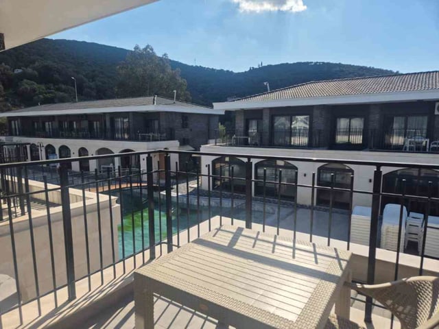 KUŞADASI KUŞTUR’DA ÖZTAŞ COUNTRY’DE 2+1 DAİRE HAVUZLU SİTEDE DENİZE YÜRÜME MESAFESİNDE