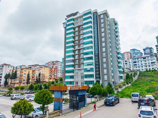 KÖRFEZ'DE | TRAMVAY DURAĞINA CEPHE SİTEDE DENİZ MANZARALI 3+1