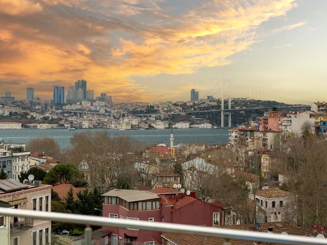 BOĞAZ’IN KALBİNDE KUZGUNCUK MERKEZ 'DE FULL BOĞAZ MANZARALI TERASLI KİRALIK 2+1 DAİRE