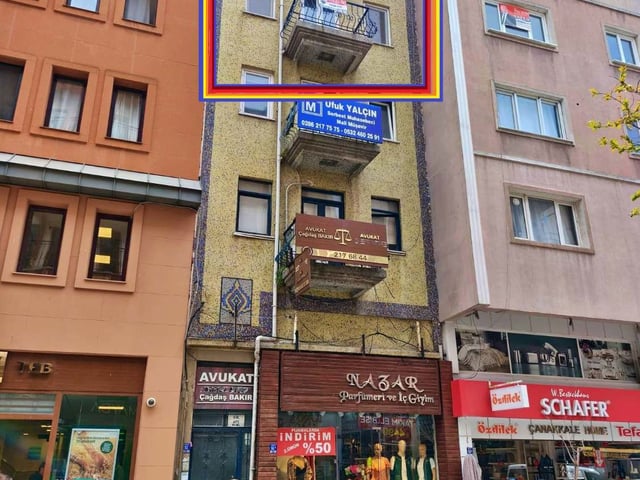 ÇANAKKALE MERKEZ'DE ÇARŞI İÇİNDE İŞYERİ DE OLMAYA MÜSAİT 2+1 KIRALIK DAİRE