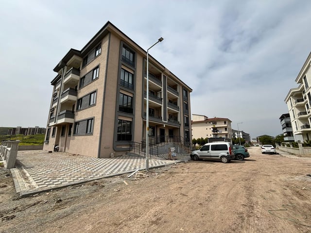 REMAX ŞEHİR 2 'DEN SULTANİYE 'DE ARA KAT SATILIK 3+1 DAİRE