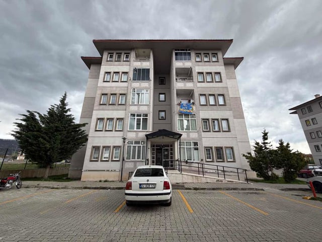 REMAX DEM'DEN KAVAKYOLU 2. ETAP ARA KAT BORÇSUZ SATILIK DAİRE