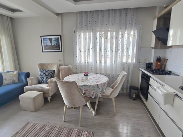 KARŞIYAKA’DA EŞYALI KİRALIK 2+1 DAİRE, ASANSÖRLÜ YENİ BİNADA