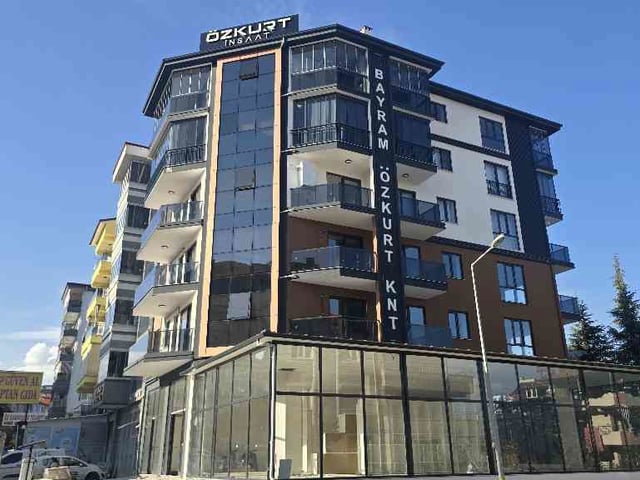 REMAX MODEL DEN ACIPAYAM DA CADDE ÜSTÜNDE SATILIK FIRSAT DAİRE