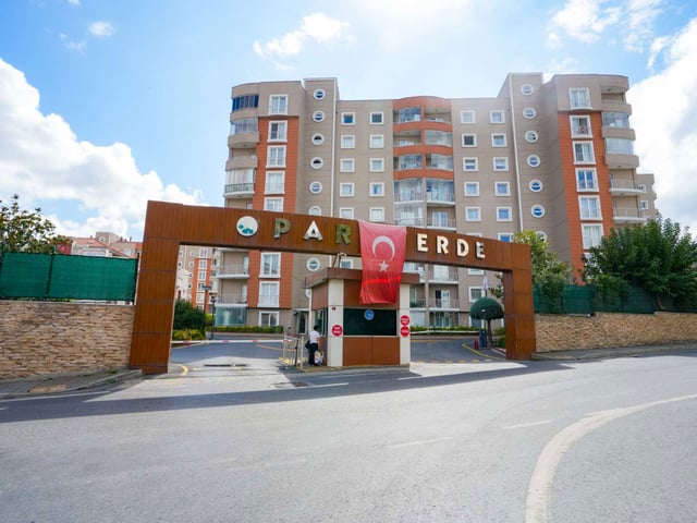 REMAX TERMİNAL OYA DOĞAN PARKVERDE SİTESİ 3+1 KİRALIK DAİRE