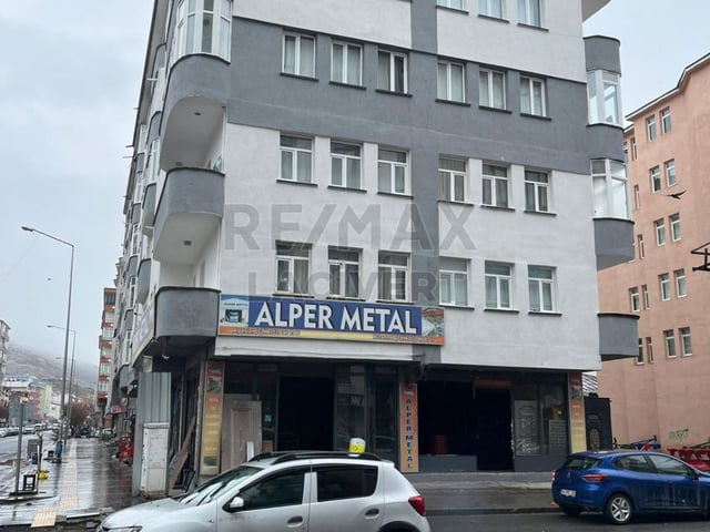 RE/MAX LACİVERT'TEN KARS MERKEZ'DE KİRALIK 2+1 DAİRE