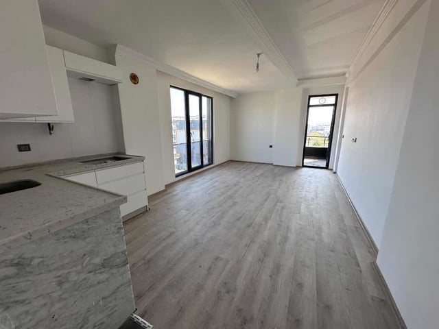 REMAX MURAT KOCAOĞLUNDA İNCESUDA 1+1 KIRALIK ARA KAT GENIŞ DAIRE