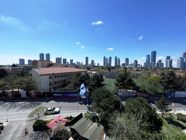 ETILER'DE AKMERKEZ VE TERAKKI OKULU YAKINI, OTOPARKLI, 3+1 DAIRE