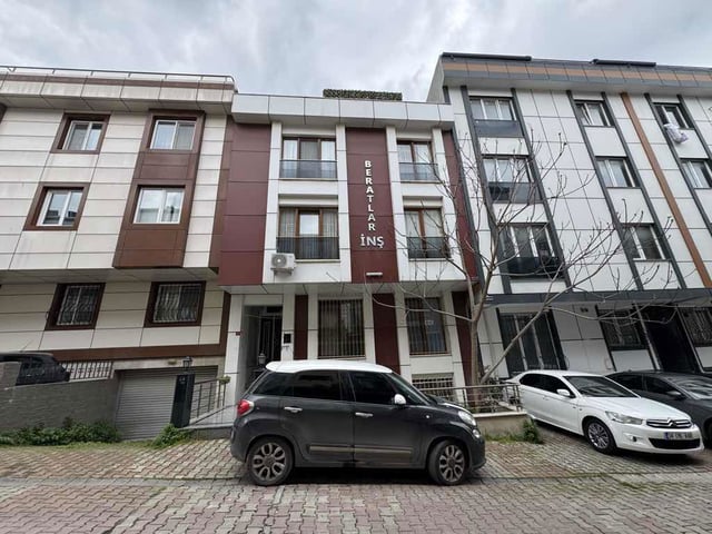 KÜÇÜKÇEKMECE YEŞİLOVADA BAHÇELİ 2+1 SATILIK DAIRE