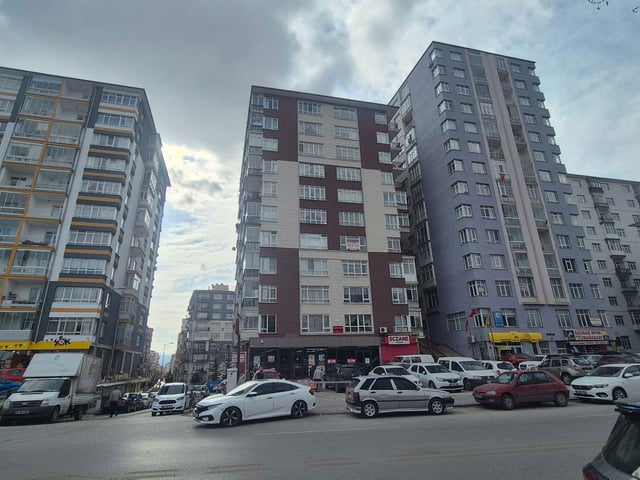 İVEDİK CADDESİ ÜZERİNDE MERKEZİ LOKASYON KİRALIK 3+1 DAİRE