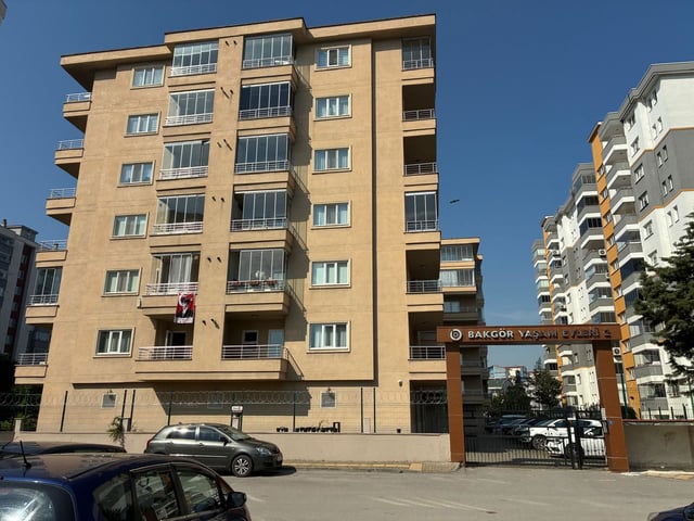 REMAX BEYAZ BAKGÖR YAŞAM EVLERI 2 SİTESİ KIRALIK 3+1 DAIRE