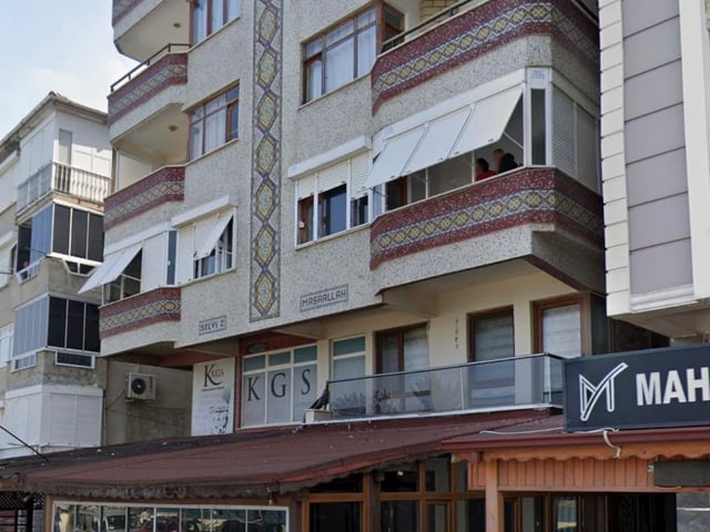 ÇINARCIK ESENKÖY ‘DE DENİZE SIFIR BİNADA SATILIK EŞYALI 2+1 BAHÇE KATI DAİRE